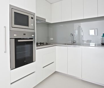 1 BEDROOM + CAR - Photo 2