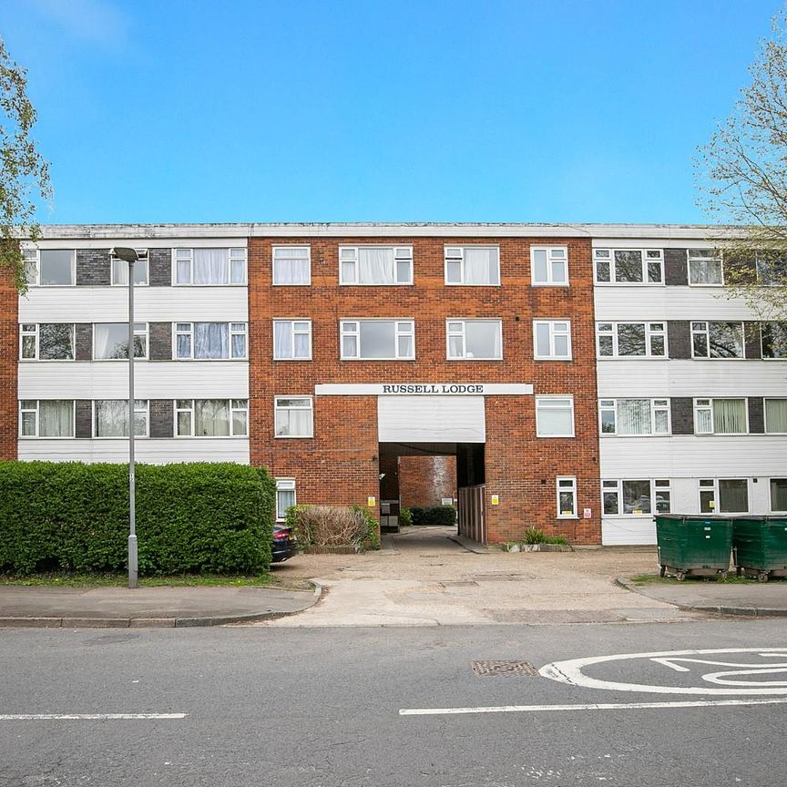 Three Bedroom Flat to Rent in Chingford - Photo 1