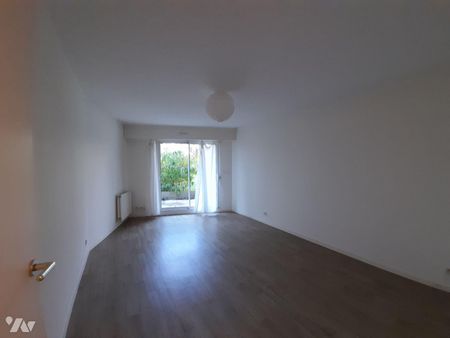 A RENNES - quartier Centre Ville - 16 rue François Menez - APPARTEMENT en rez-de-chaussée compo... - Photo 2