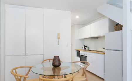 Modern one-bedroom loft-style apartment. - Photo 3