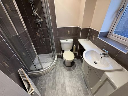 3 bedroom terraced house to rent - Photo 3