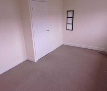 4 Bedroom Semi-Detached House - Photo 1