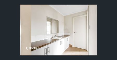 Quiet & Convenient Location Living! - Photo 4