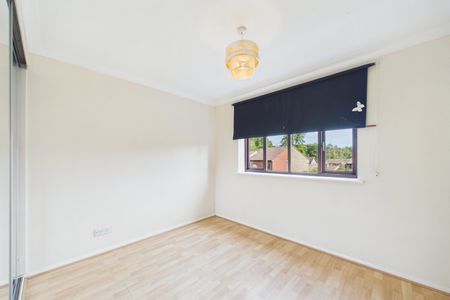 2 bedroom Flat in Pyegrove Chase, Bracknell - Photo 3