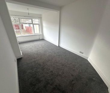 4 bedroom semi-detached house to rent - Photo 2