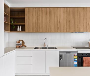 Brand New 3 Bedroom Apartment on 7th Floor with Hinterland Views - Photo 5