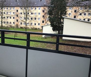 Moderne Wohnung im Hochparterre mit Balkon. Frisch für Sie renoviert. - Photo 2