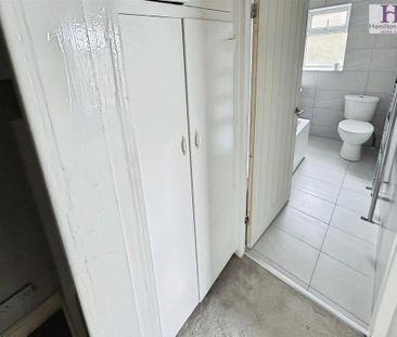 2 bedroom end of terrace house to rent - Photo 2