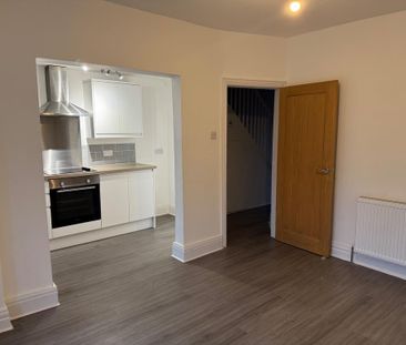 3 bedroom terraced house to rent - Photo 2