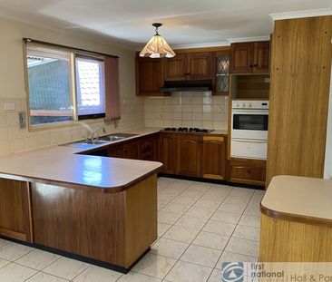 Spacious Family Home! - Photo 6