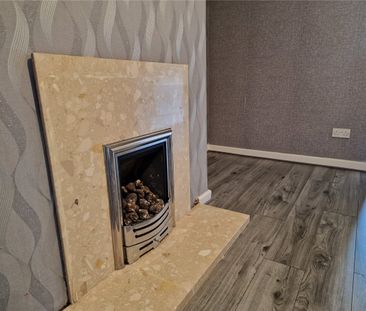 Moor End Lane, Dewsbury, West Yorkshire, WF13 - Photo 5