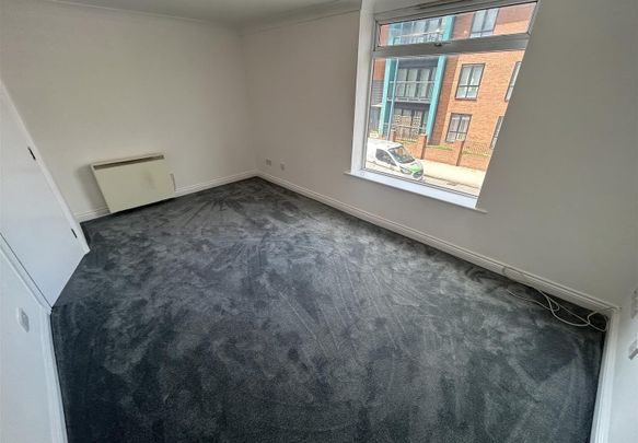 Spinners End Drive, Cradley Heath, West Midlands - Photo 1