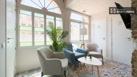 barcelona, Catalonia 08010 - Photo 5