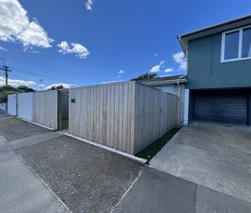 Spacious & Tidy Two-Bedroom Unit – No Mowing, New Carpet & Kitchen! - Photo 3