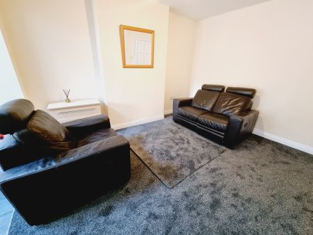 3 Bed Student Accommodation - Photo 5