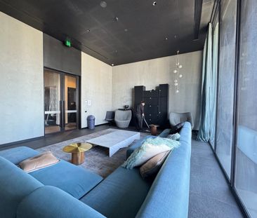 The Ultimate CBD Lifestyle: 2B2B Right Next to RMIT & Melbourne Cen... - Photo 2