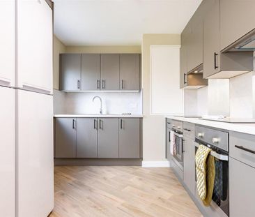 1 bedroom in a flat share to rent - Photo 1