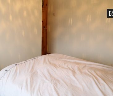 Room in 4-bedroom apartment in North Central Area, Dublin - Photo 1