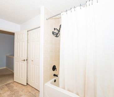 For Lease - 77 Sovereign's Gate, Barrie, Ontario - Photo 5