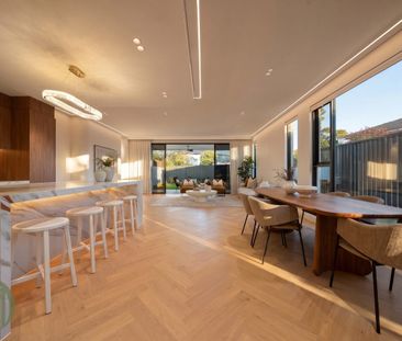 Luxurious Family Living with Pool in a Prime Ermington Location - Photo 5