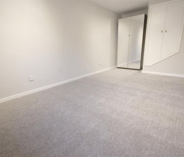 3 Bedroom House - Mid Terrace To Let - Photo 6