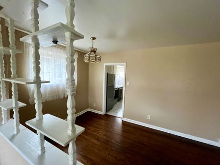 For Lease - 426 Seabourne Drive Unit# Main Floor, Oakville, Ontario - Photo 2