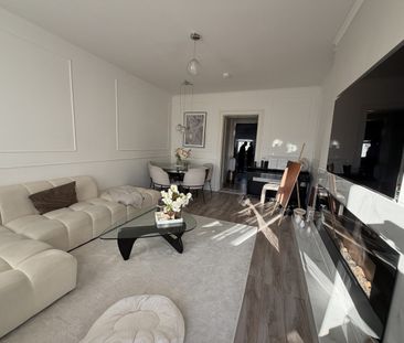 Charmante Altbauwohnung in idyllischer Wohnlage mit Balkon - Photo 1