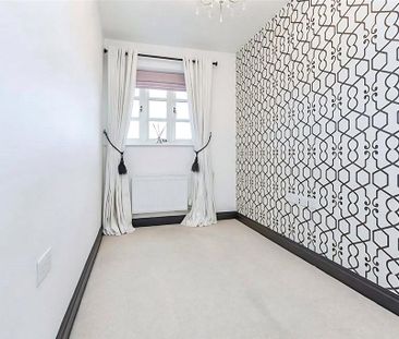 3 bedroom semi-detached house to rent - Photo 5