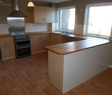 Warren Close - Photo 3