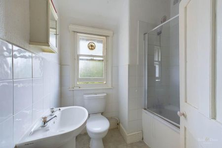 1 bedroom in a house share to rent - Photo 4