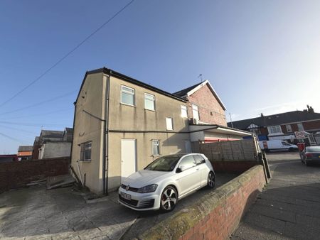 St James Road, BLACKPOOL, FY4 2HZ - Photo 2