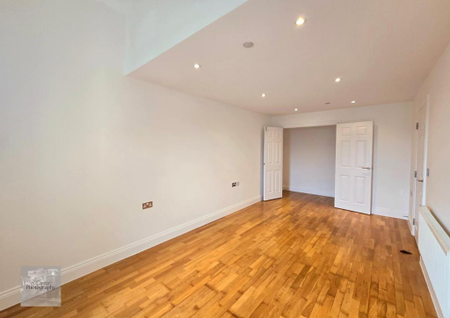 3 bedroom flat to rent - Photo 4