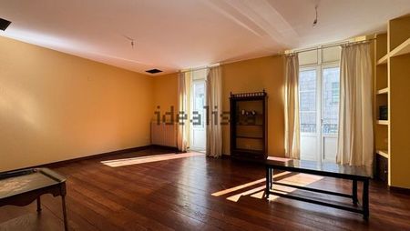 Alquiler de piso en Calle do Teatro - Photo 2