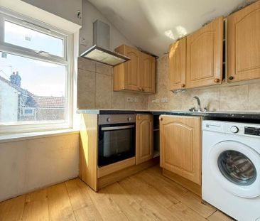 3 bedroom flat to rent - Photo 3