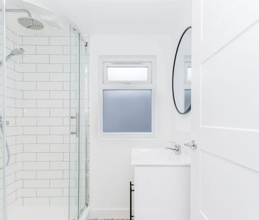 EN-SUITE ROOM TO LET IN QUIET PROFESSIONAL HOUSE ROOM 3 (Floor 1) - Photo 2