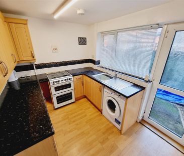 2 Bedroom House to Rent in Fletcher Road, Rushden, Northants, NN10 - Photo 2