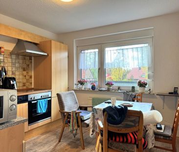 Gemütliche 2ZKB Dachgeschosswohnung mit EBK & Balkon in zentraler S... - Foto 1