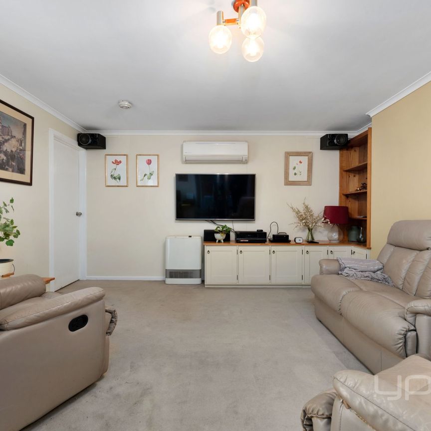 4 BEDROOM FAMILY HOME WITH MULTIPLE LIVING AREAS - Photo 1