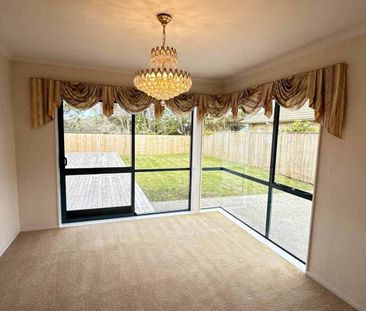 Spacious 5-Bedroom Family Home - Photo 3