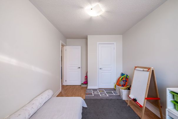 For Lease - 8 Stookes Crescent, Richmond Hill, Ontario - Photo 1