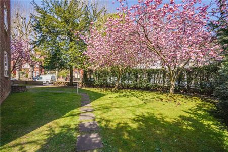 A fabulously furnished two bedroom apartment located on the ground floor of a purpose built block - Photo 5