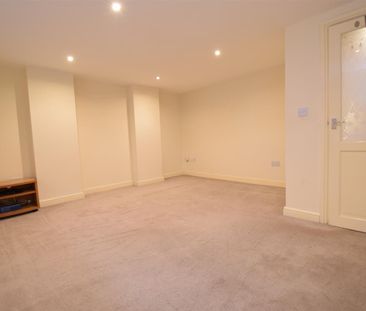 College Grove View, Wakefield - Photo 2