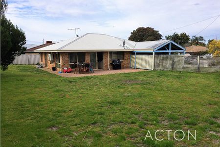 12 Alaric Court, Parkwood. - Photo 4