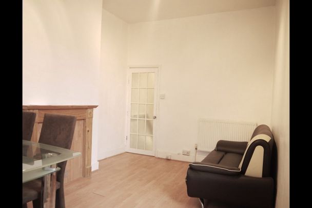 3 Bed Flat, Ling Road, E16 - Photo 1