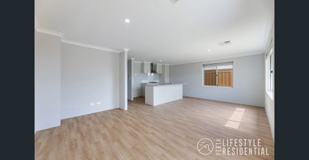 LOVELY CORNER POSITION! - Photo 2