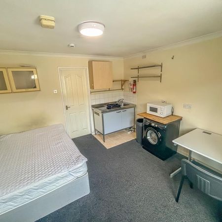 Studio to rent - Photo 3