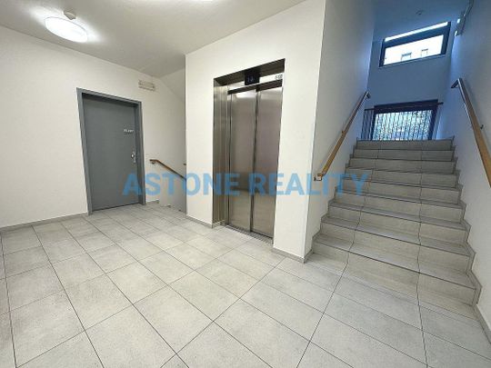 Pronájem bytu 2+kk 55 m² - Fotografie 1