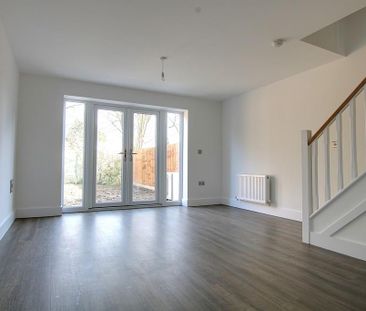 2 bedroom end of terrace house to rent - Photo 1