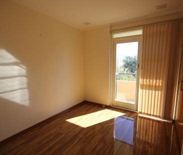 TOP FLOOR 2 X 1 UNIT IN EXCELLENT LOCATION! - Photo 1