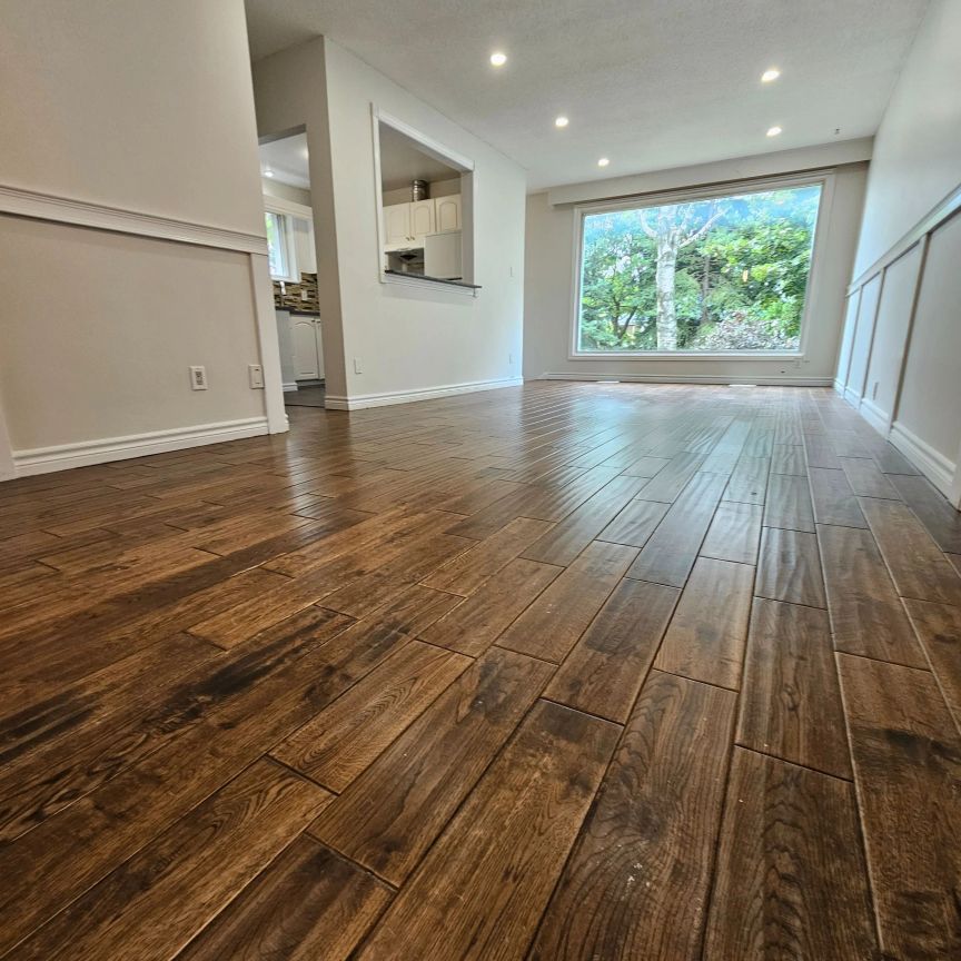 358 Browndale Crescent #MainFlr - Photo 1